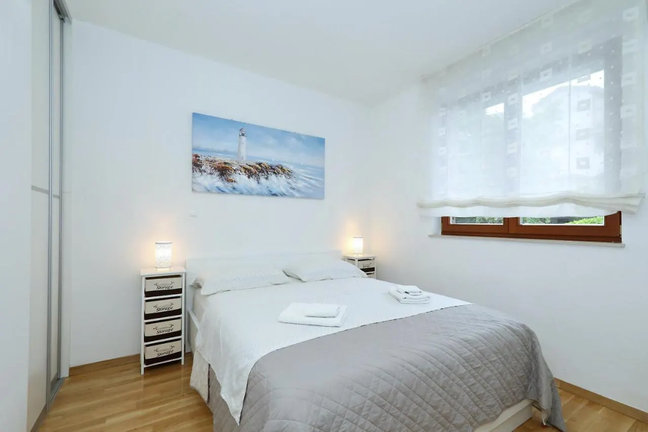 Apartment And Room Mare Zara