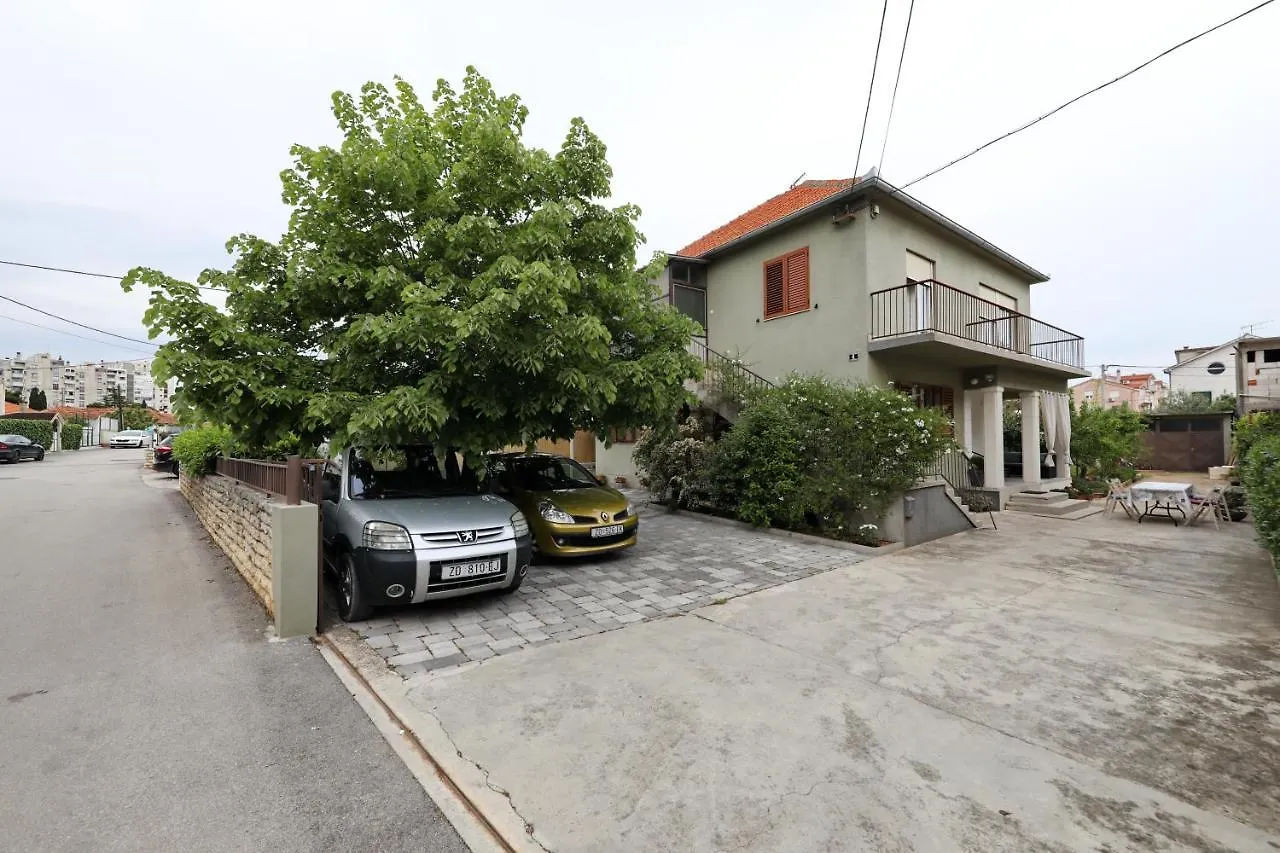Apartment And Room Mare Zara