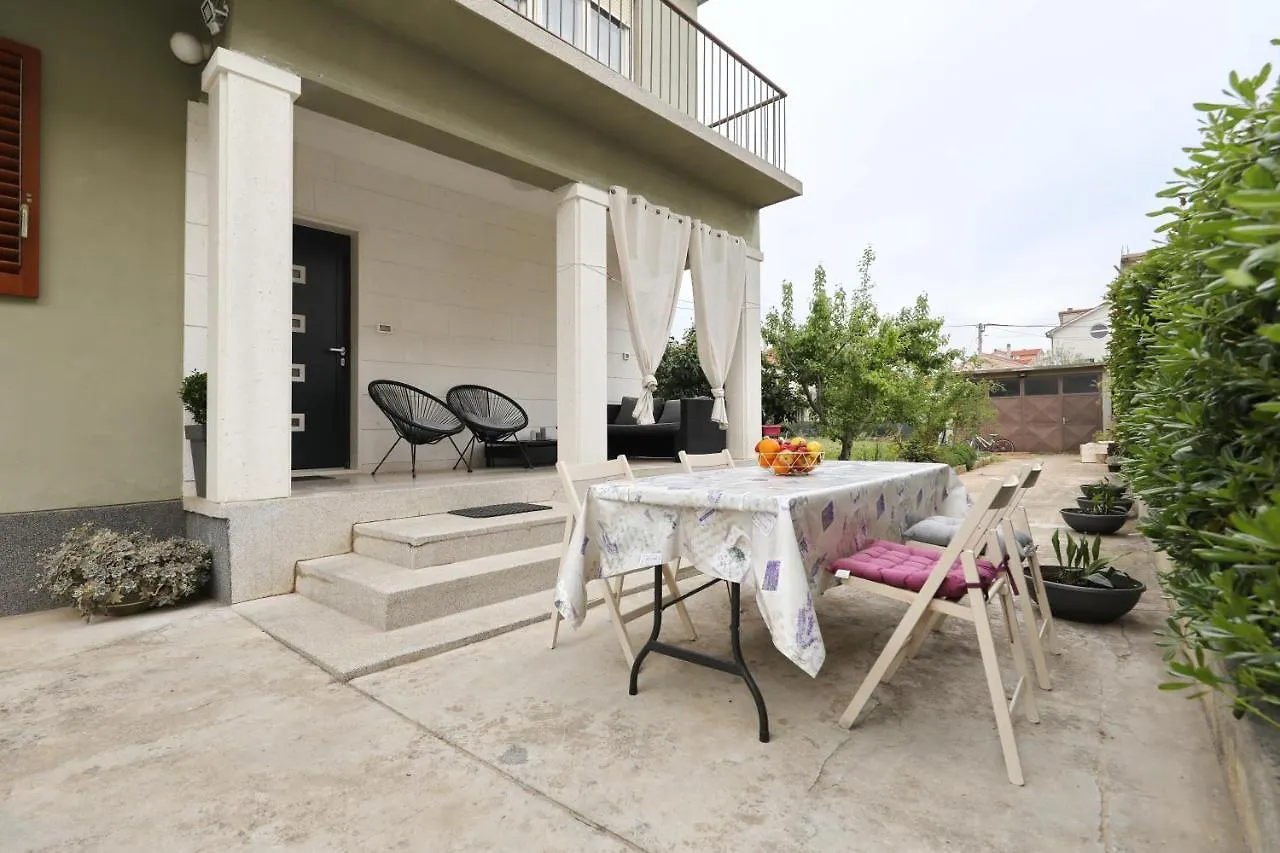 Apartment And Room Mare Zara
